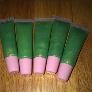 Lip gloss and lashes